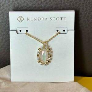 Kendra Scott Shanley Gold Short Pendant Necklace